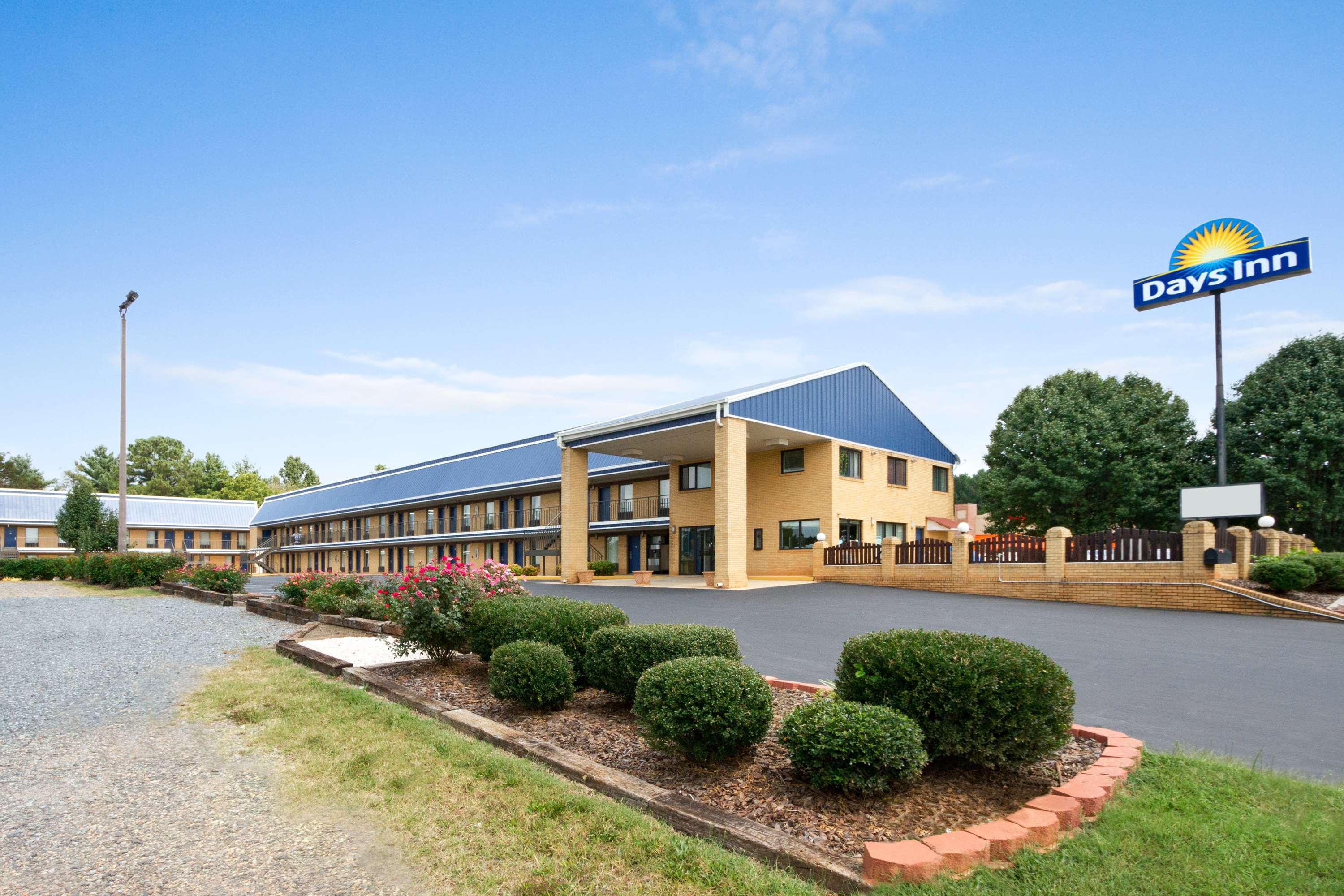 Days Inn By Wyndham Richburg Exterior photo